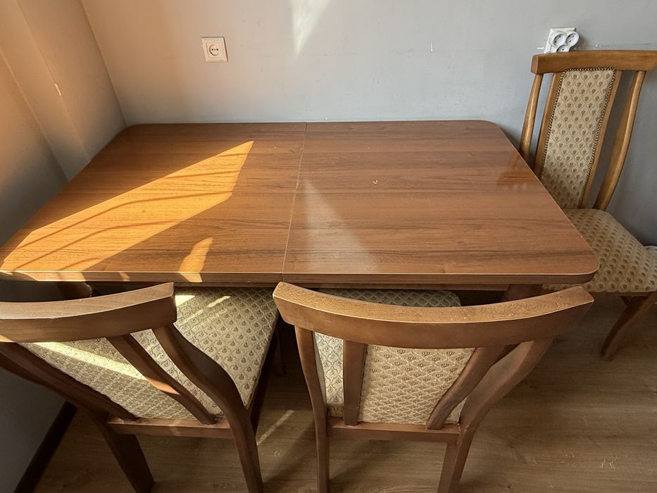 Продам обеденный стол и 6 стульев