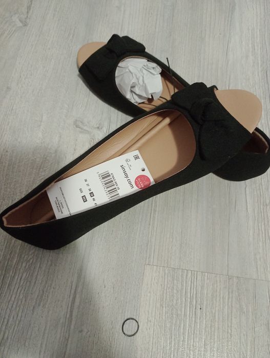 Balerini dama de culoare neagra