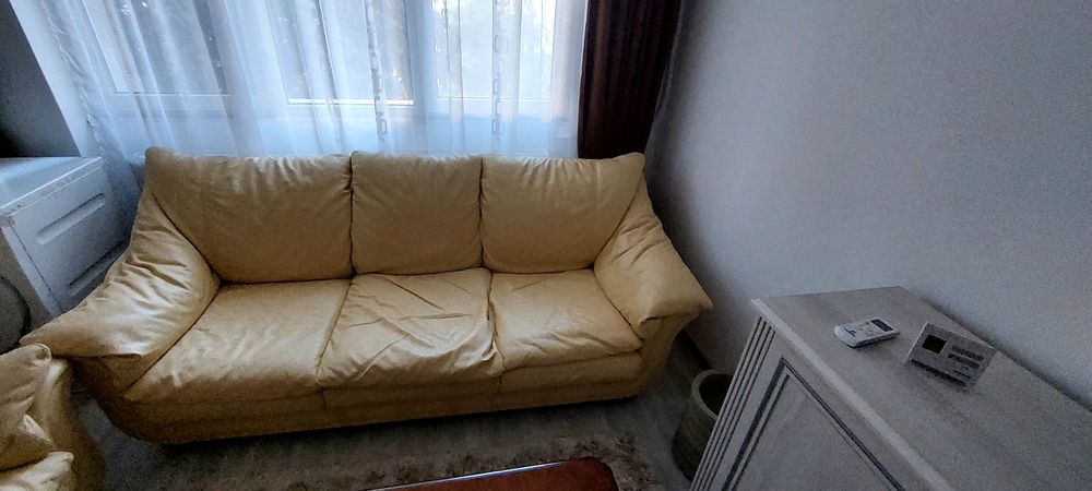 Canapea din piele