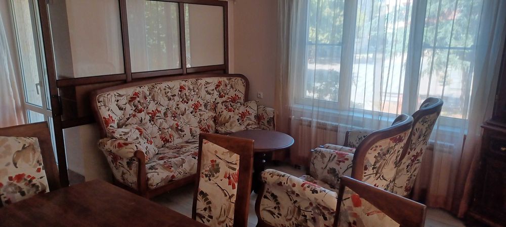 Дава се под наем Четиристаен апартамент в Русе, Център - 135 кв.м за 700 € - Снимка #1