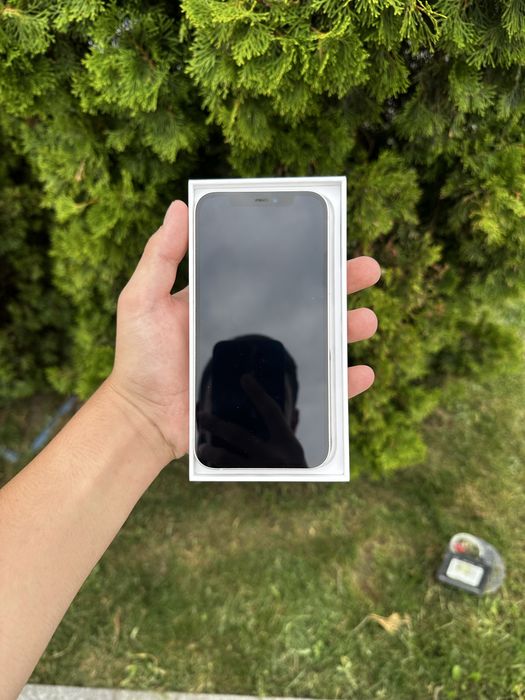 Iphone 12 белый .