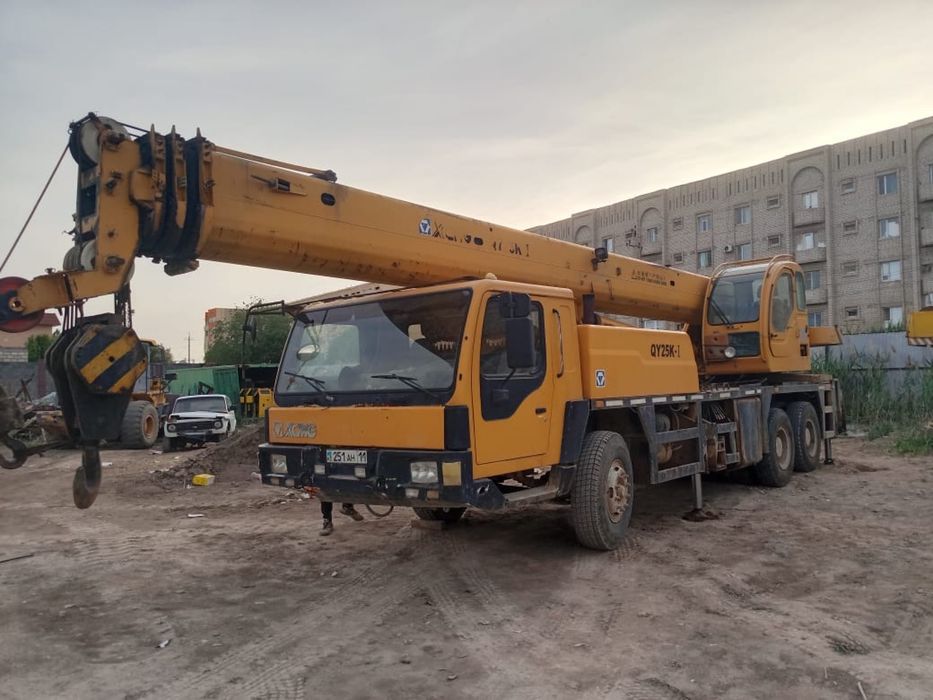 Авто кран xcmg 25