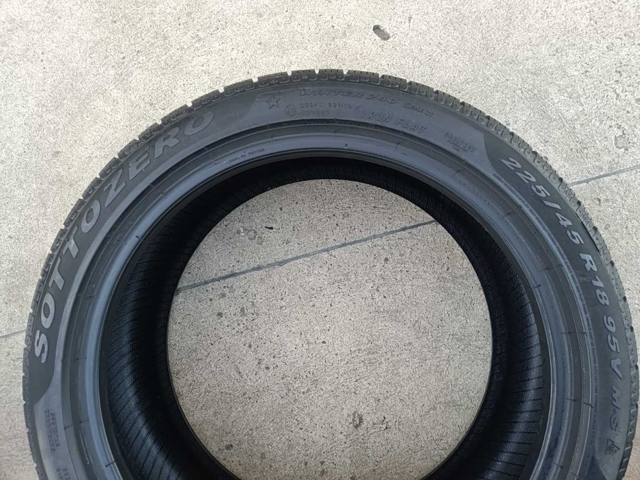 Doua anvelope iarna 225 45 18 pirelli sotoozero 2 run flat profil 7 mm