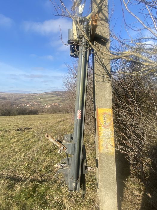 De vânzare sau schimb cu grebla braț stivuitor cu adaptare făcută pentru tractor UTB 650