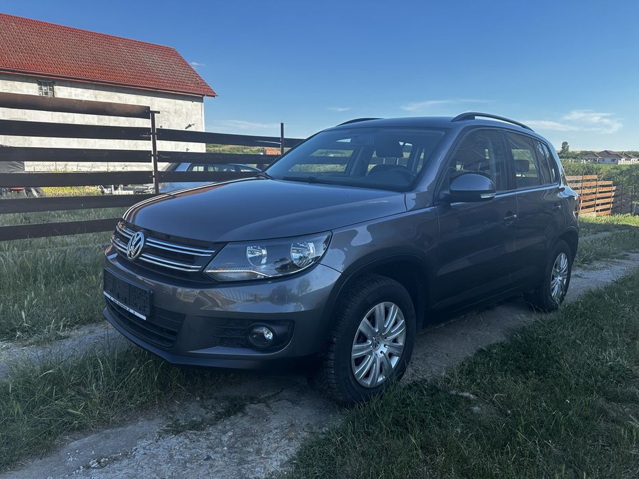 VOLKSWAGEN Tiguan