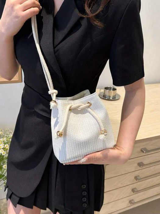 Бяла мини чанта за през рамо с връзки