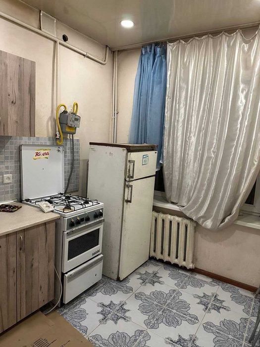 Гафур Гулям метроси енида 1 хоналик квартира сотилади