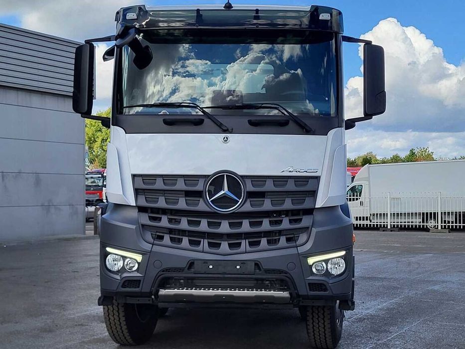 Самосвал Mercedes Arocs 4245 8X4 Meiller