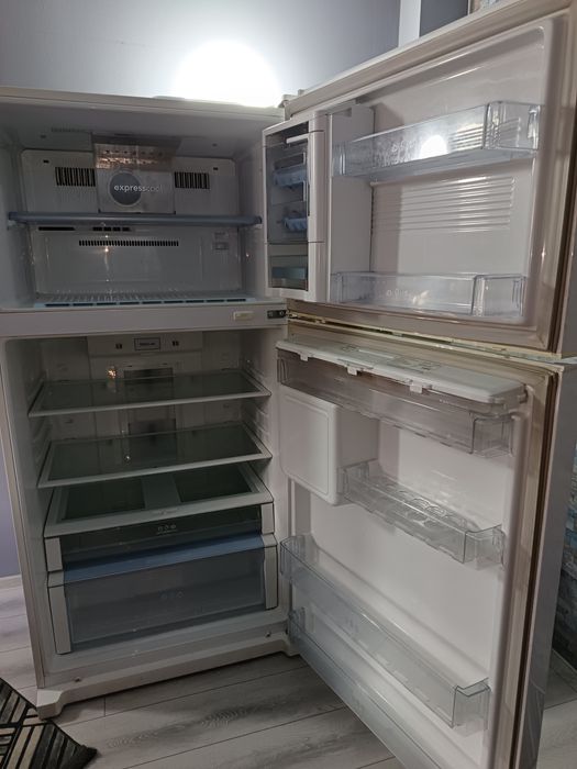 Frigider mare cu dozator apa rece