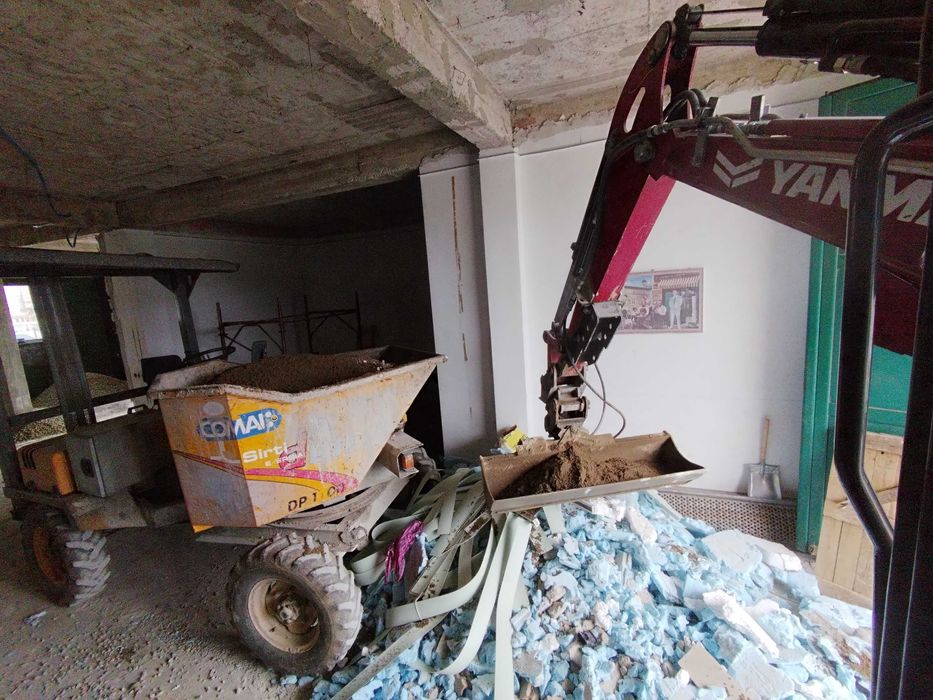 Услуги с ДЪМПЕР 4х4 на трудно достъпни места.