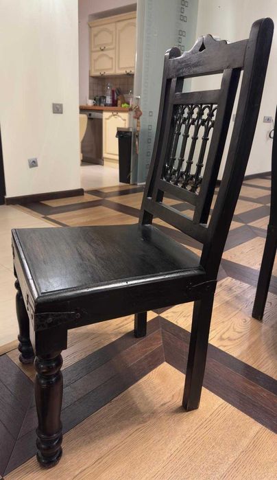 Set masă rotundă + 4 scaune Bliss Solid Wood Capsule – lemn masiv