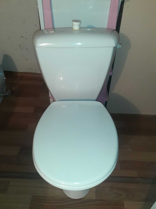 Унитаз с сидушкой и крышкой