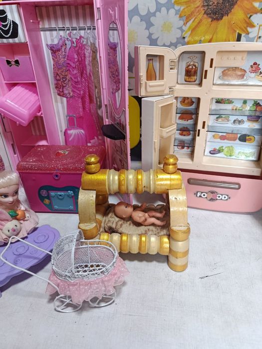 Продаеться Все для девочки