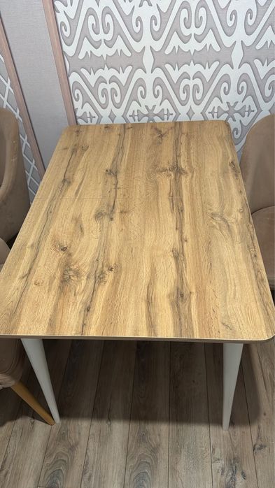 Стол и стулья для кухни