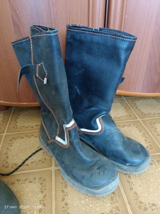 Продам рабочие зимние сапоги