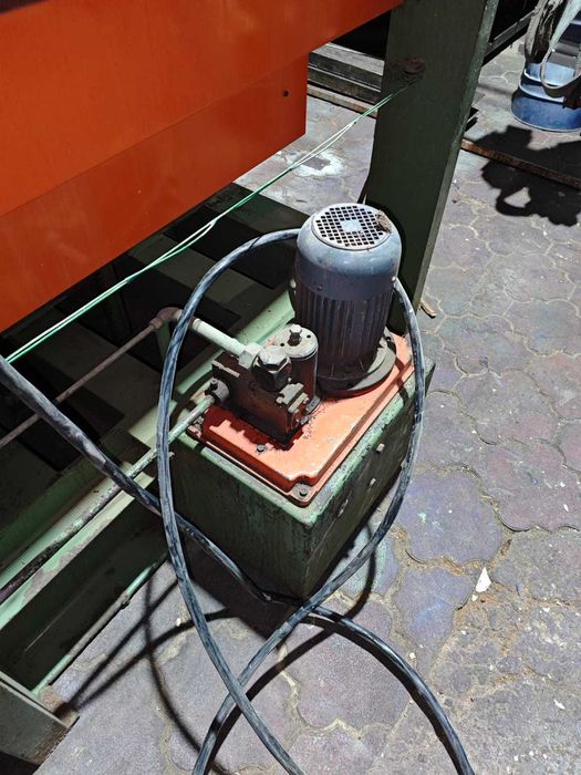 Пресс мебельный горячего прессования 1300на3000(турок)