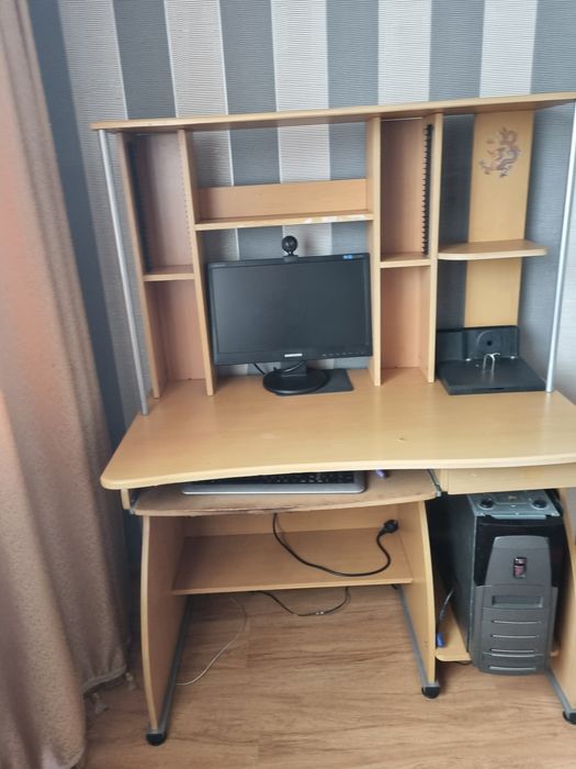 Продам компьютерный стол