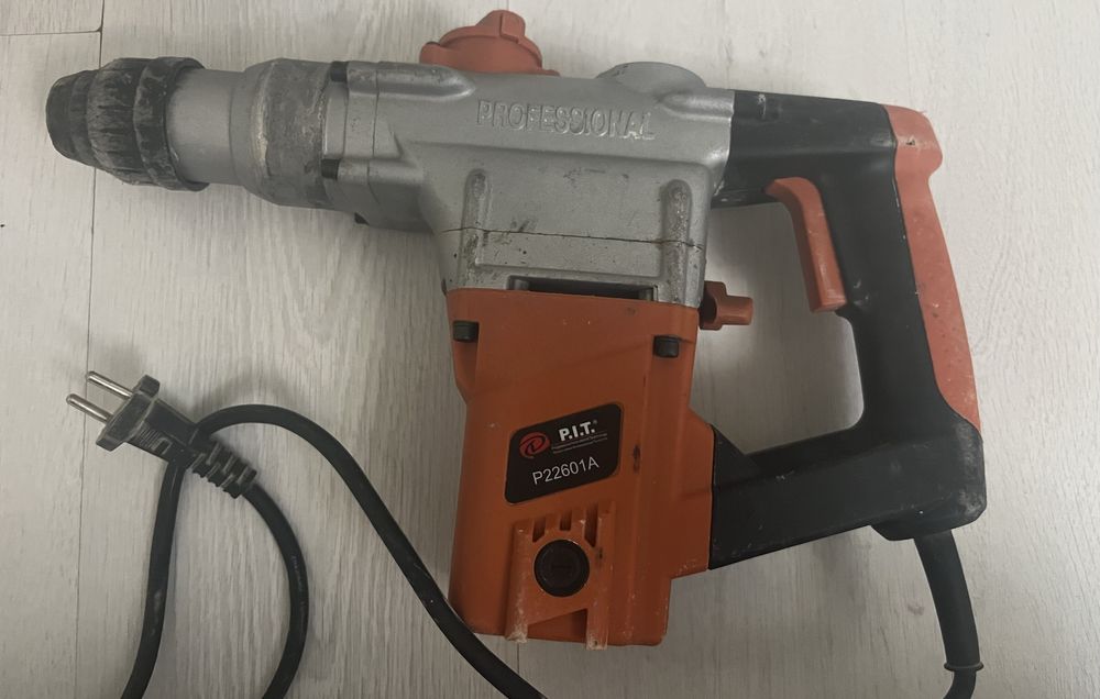 "P.I.T." Перфоратор P22601A
