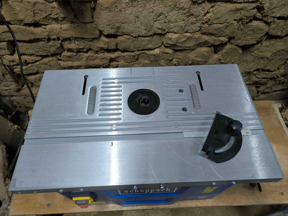 Настолна фреза 1500W Scheppach HF50