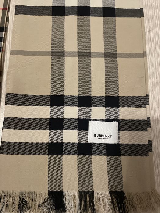 Esarfa burberry (dama/barbati)
