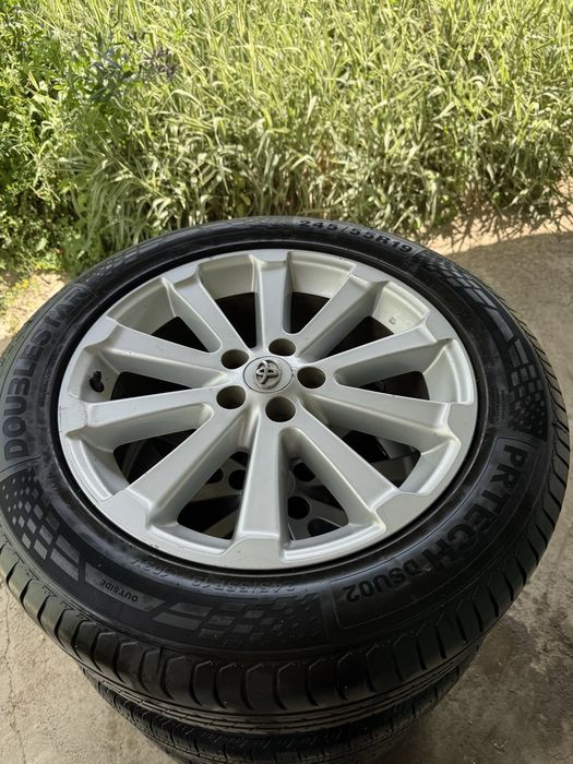 Продам оригинальные литые диски Toyota R19