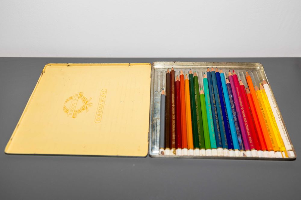 Лот ретро моливи COLORAMA