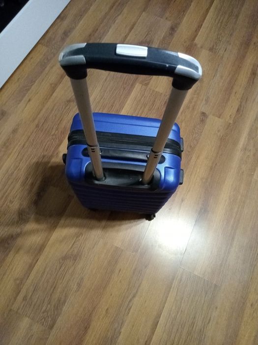 Продам чемодан для ручной клади