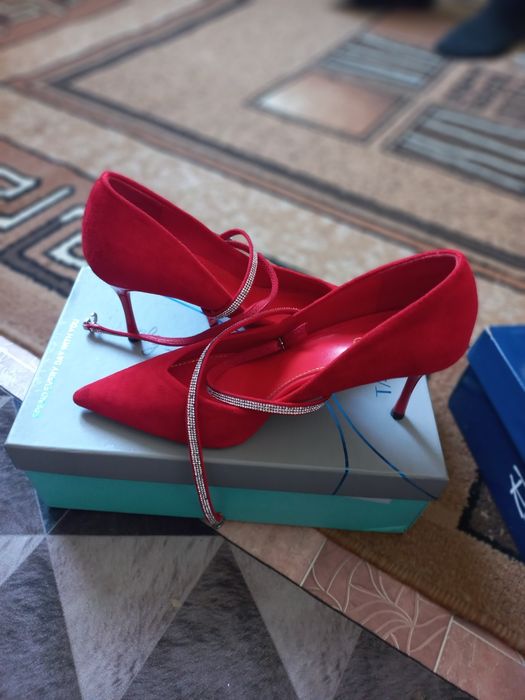 Продам туфли ,носила 4 раза