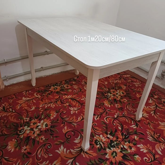 Кухонный стол новый с 4 табуреткам.и