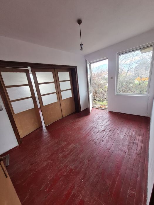 Етаж от къща в гр.Кюстендил широк център