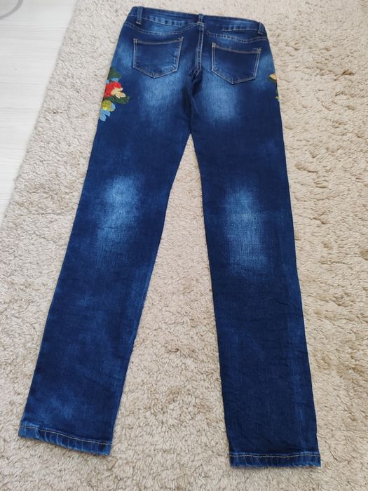 Pantaloni blugi cu broderie noi