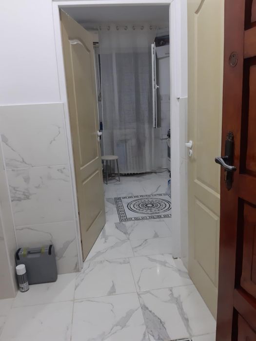 Vînd garsoniera in zona umt