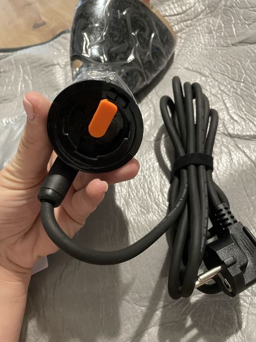 Чисто НОВ ръчен уред за гладене с пара Philips STH7060/80