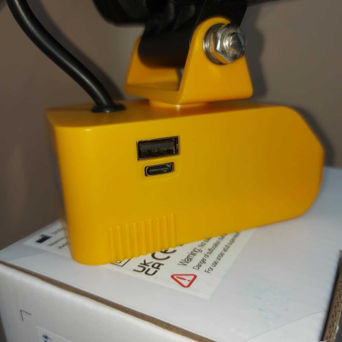 Мощен фенер за батерии DEWALT но не е DEWALT