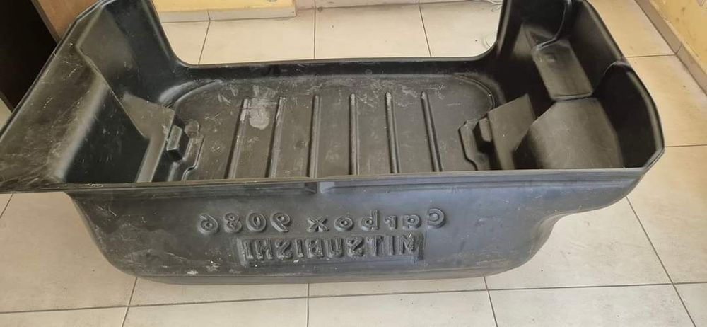 Кора за багажник Митсубиши Паджеро