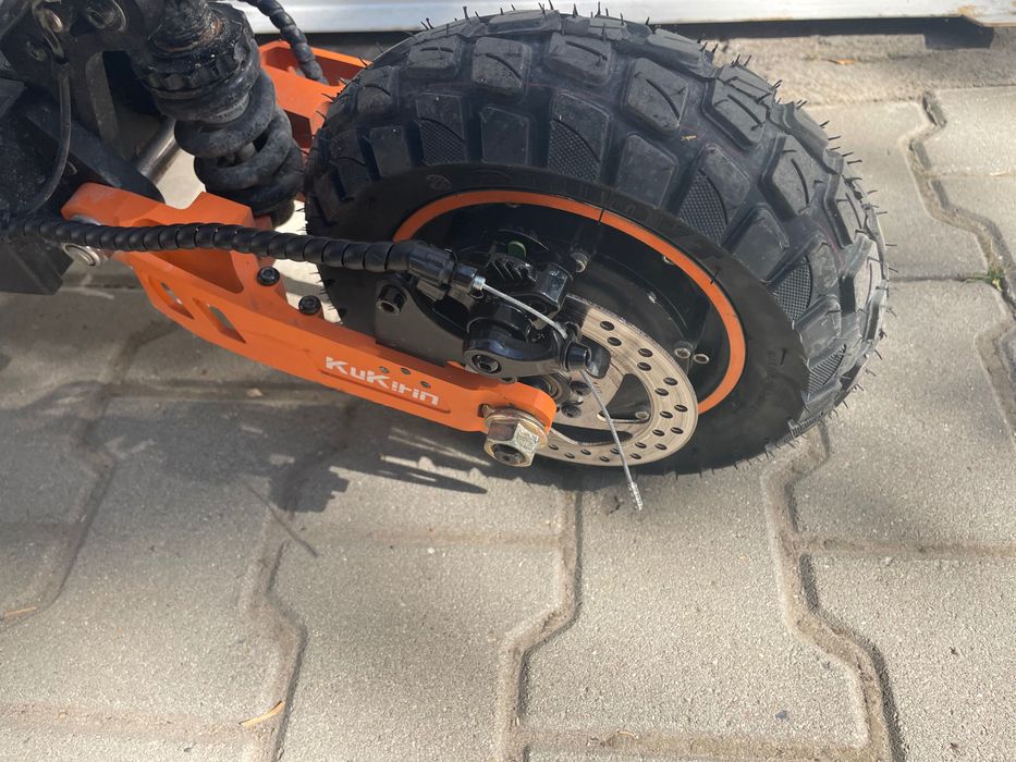 KuKirin G2 MAX електрическа тротинетка с пробег 303 км