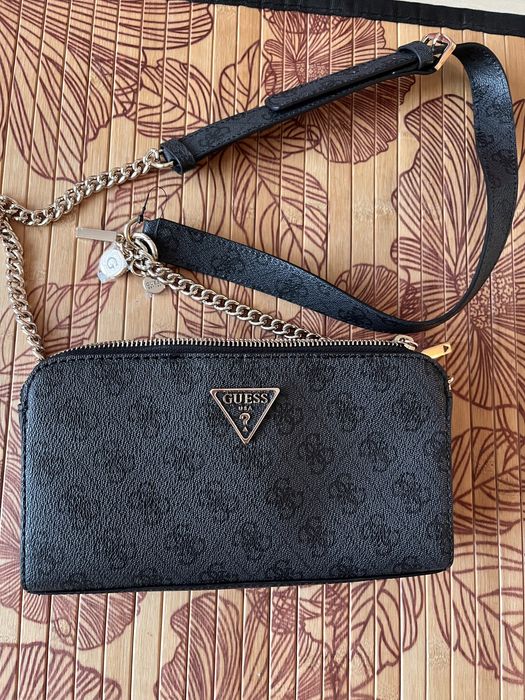 Актуална чантичка Guess