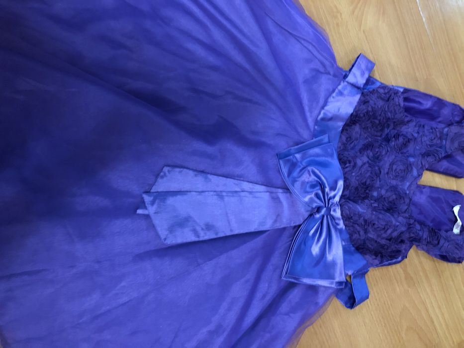 Платье нарядное 7-9 лет