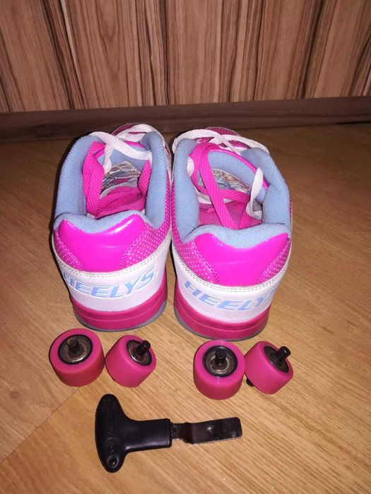 Роликовые кроссовки HEELYS - размер 38