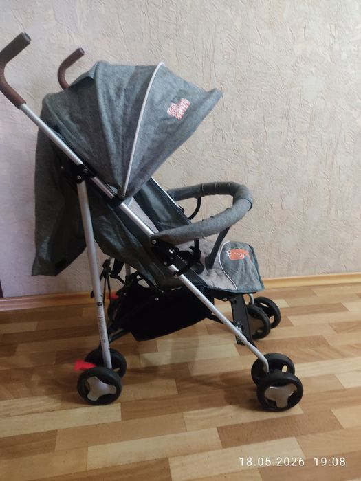 Продам новую детскую прогулочную коляску