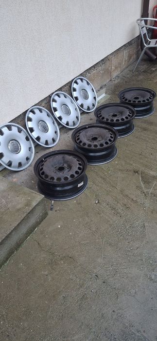 Vind 4 jante vw pe 16 cu capace audi