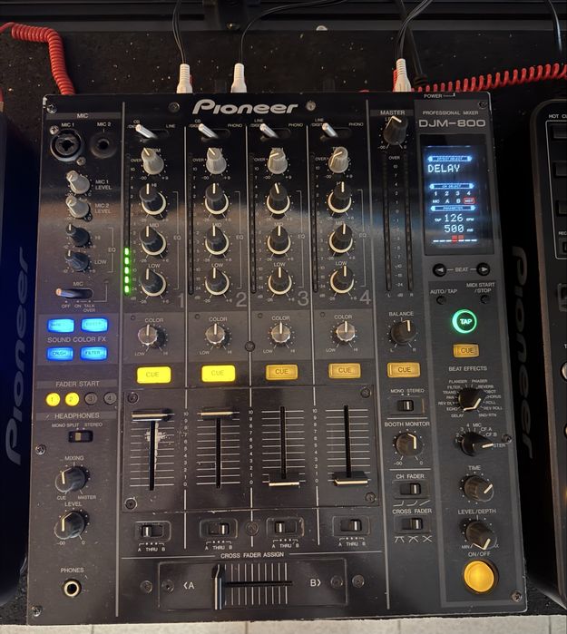 Set DJ Mixer Pioneer DJM-800, case Zomo si pupitru Gravity