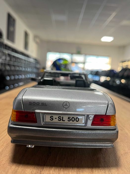 BBURAGO колекционерски модел MERCEDES SL500 ROADSTER 1992г. 1:18