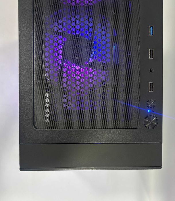 Геймърски компютър AMD Ryzen 7 5700X, RTX 5060 8GB, 16GB ram