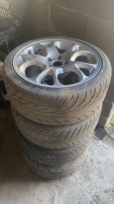 Диск с покрышками на r18