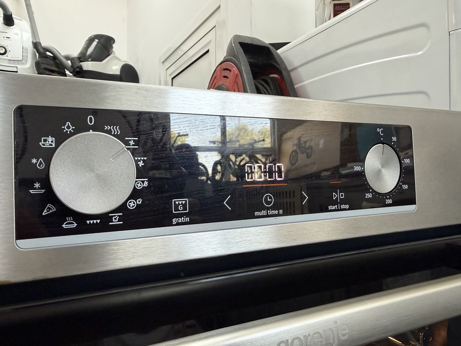 Фурна за вграждане Gorenje.