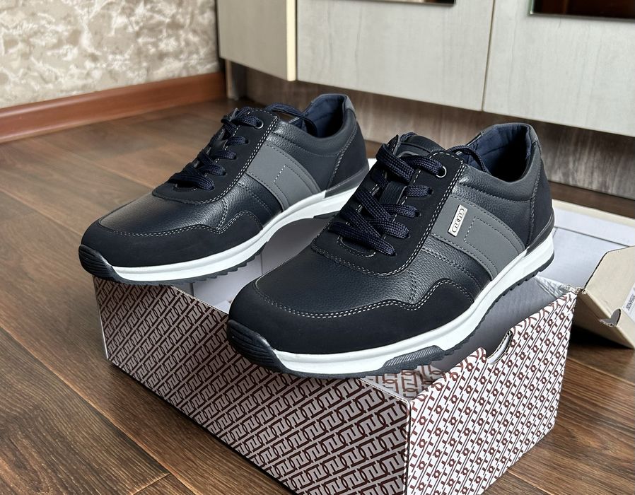 Кроссовки мужские новые