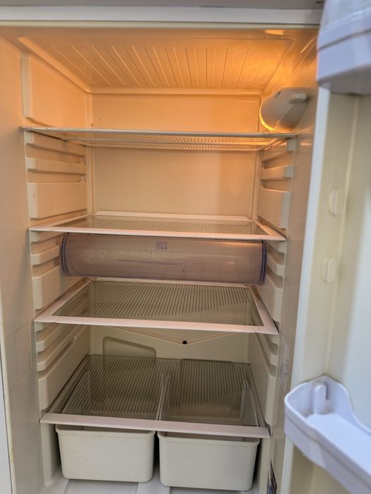 Indesit rabochi holadilnik