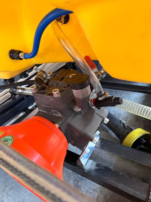 Опрыскиватель 600 лт 12 метр штанговый