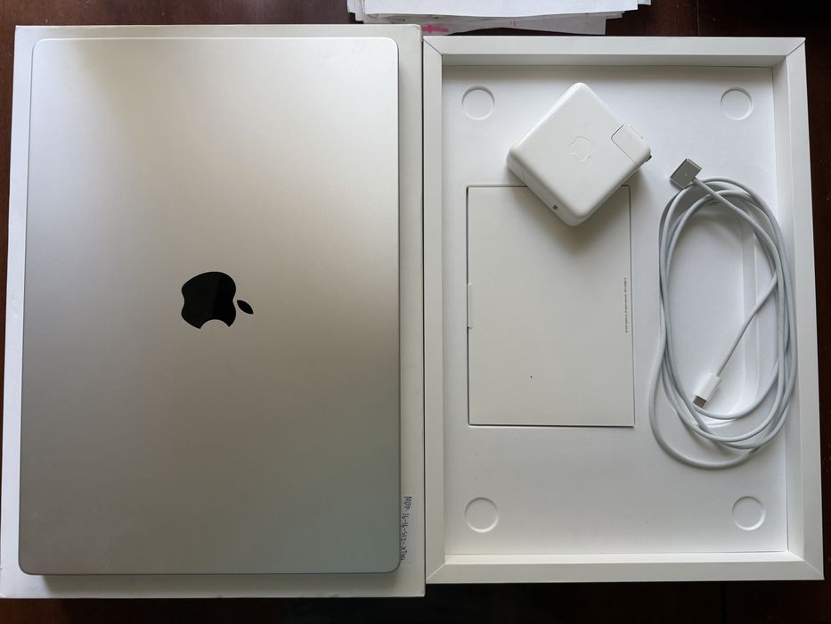 MacBook Pro 16" M1 Pro, 16/512GB, Silver